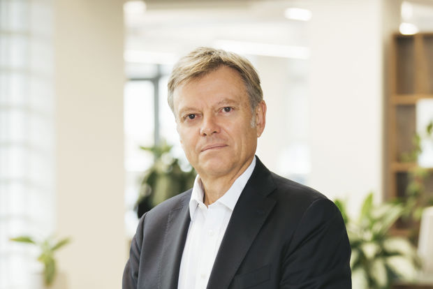 Robert Fowlds